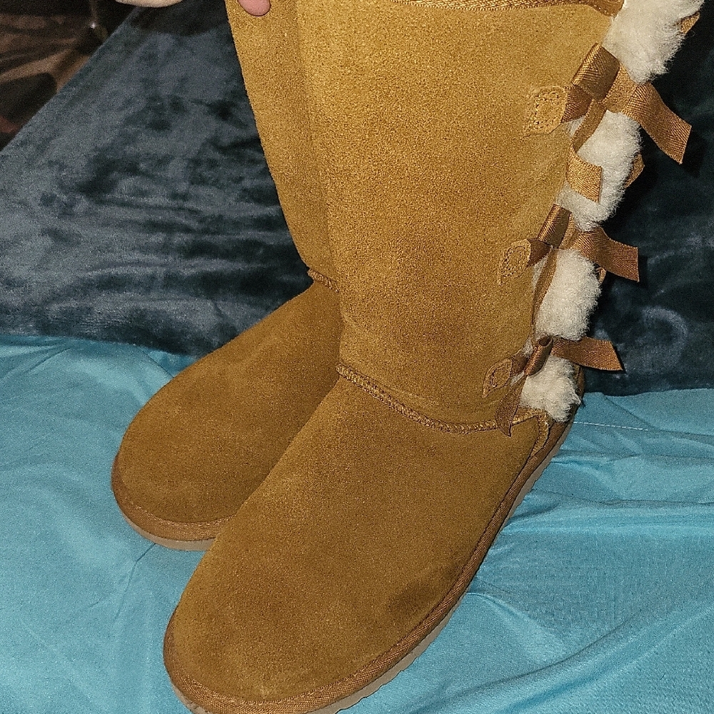 Koolaburra Tan Suede Winter Boots with Bow Details - Picture 2 of 5